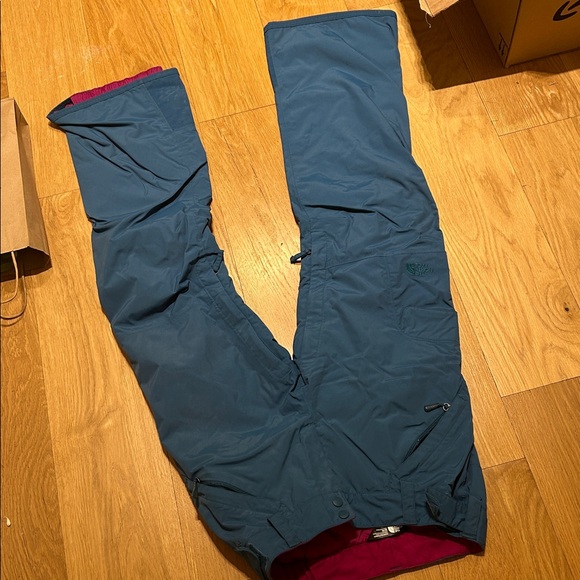 Women’s teal blue north face ski pants size medium. - Picture 5 of 5